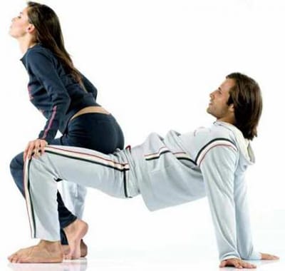 国外小夫妻真人展示48姿势,真人做48姿势图片_1