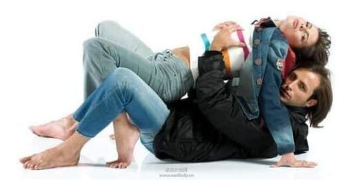 国外小夫妻真人展示48姿势,真人做48姿势图片_3