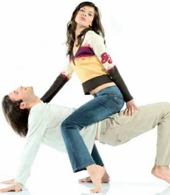 国外小夫妻真人展示48姿势,真人做48姿势图片_6