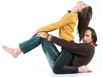 国外小夫妻真人展示48姿势,真人做48姿势图片_9