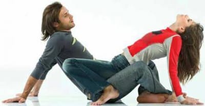 国外小夫妻真人展示48姿势,真人做48姿势图片_11