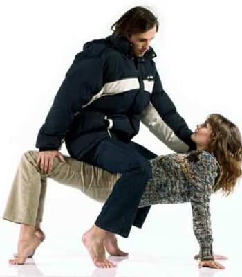 国外小夫妻真人展示48姿势,真人做48姿势图片_13